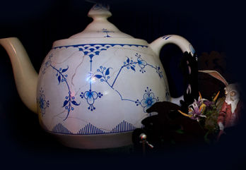 Treasures of the Walt Disney Archives teapot 530